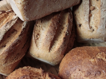 Come si prepara la base per il pane fatto in casa?